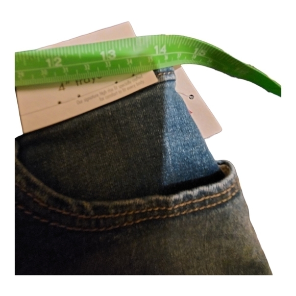 Wrangler 4" Frayed Short Blue Denim NWT Fits 28 Inch Waist Jean Shorts NEW - Picture 7 of 7